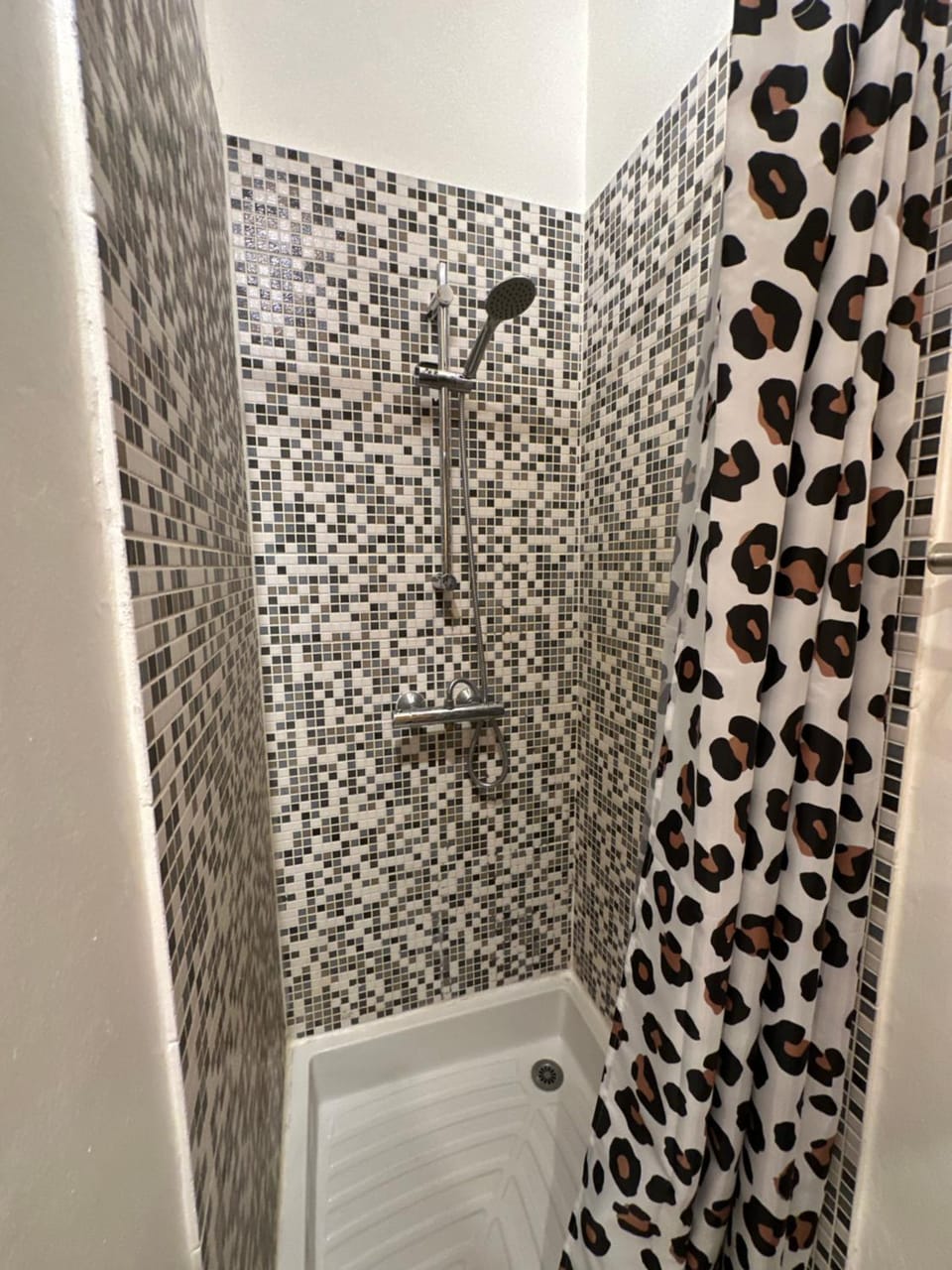 Studio idéal proche centre Paris Apartment in Issy-les-Moulineaux