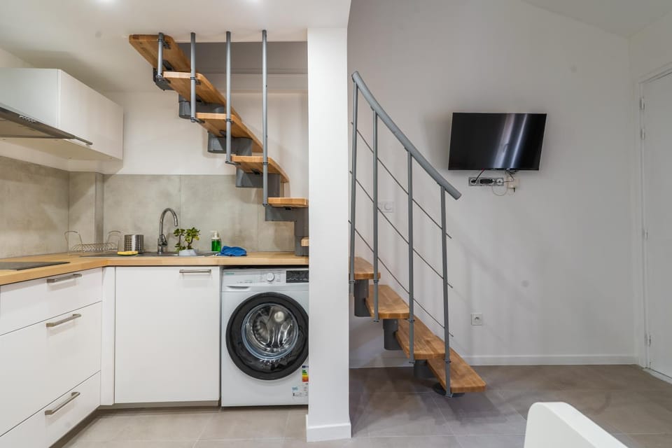 Kitchen or kitchenette, stove