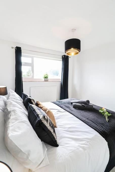 Large 3 Bed - Free Parking - Long Stay Discount House in Royal Tunbridge Wells