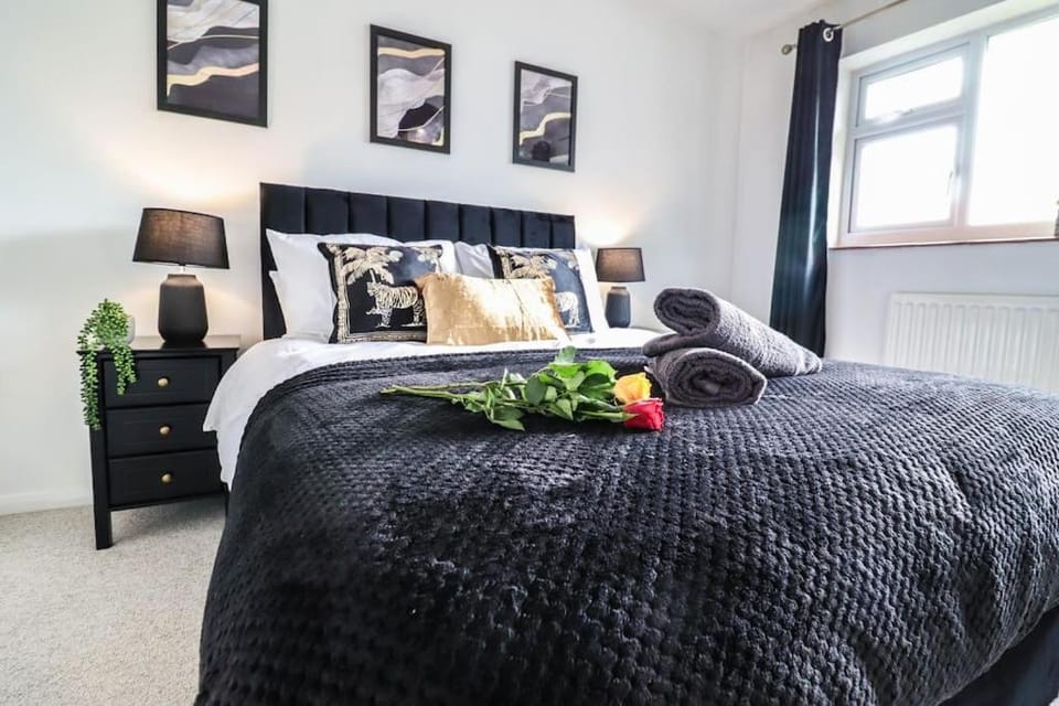 Large 3 Bed - Free Parking - Long Stay Discount House in Royal Tunbridge Wells