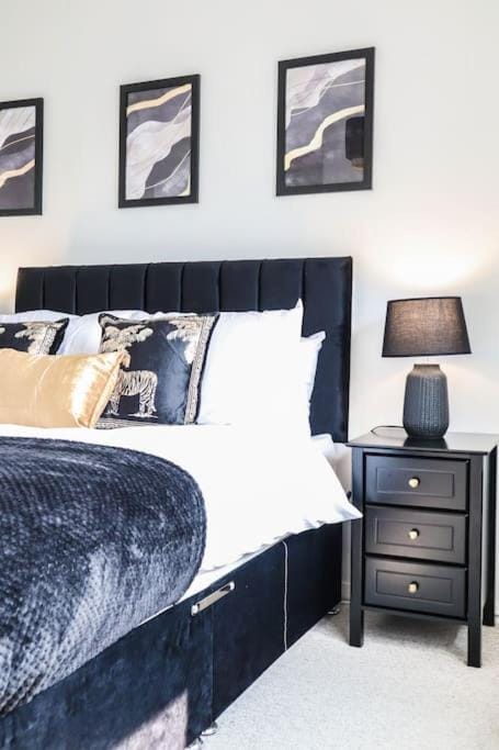 Large 3 Bed - Free Parking - Long Stay Discount House in Royal Tunbridge Wells
