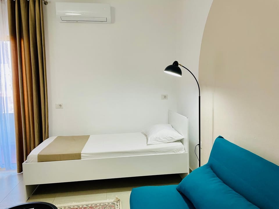 Bed, Living room, Photo of the whole room, Seating area, Bedroom, towels, air conditioner