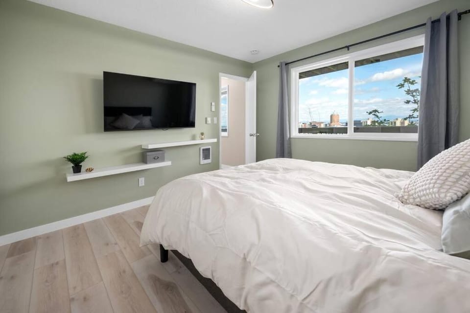 Breathtaking Views w/ Modern Lux - 2320 Apartment in Portland