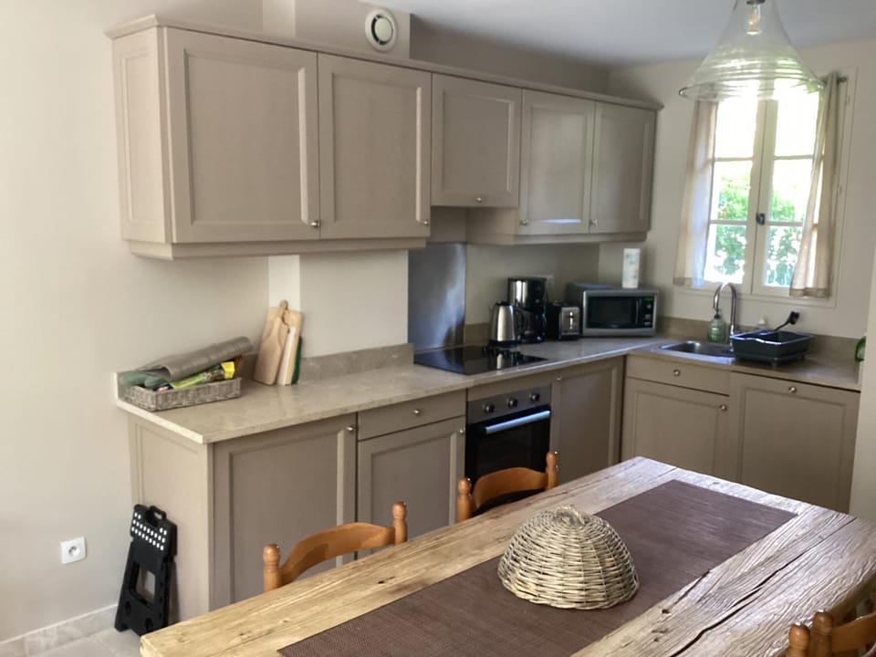 Quiet property with new aircon and walkable river swimming House in Occitanie