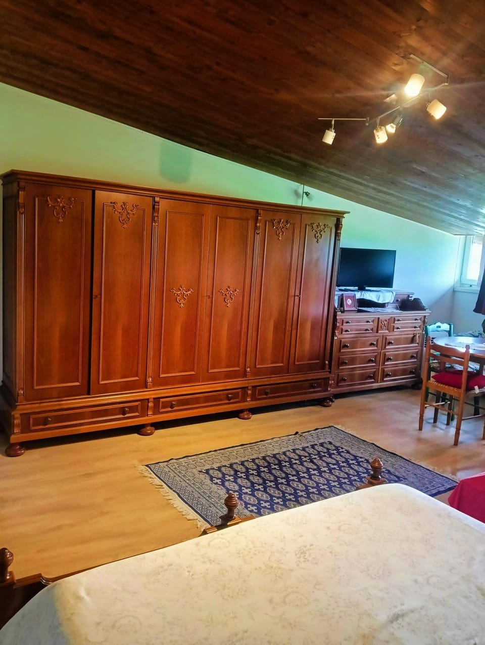 TV and multimedia, wardrobe