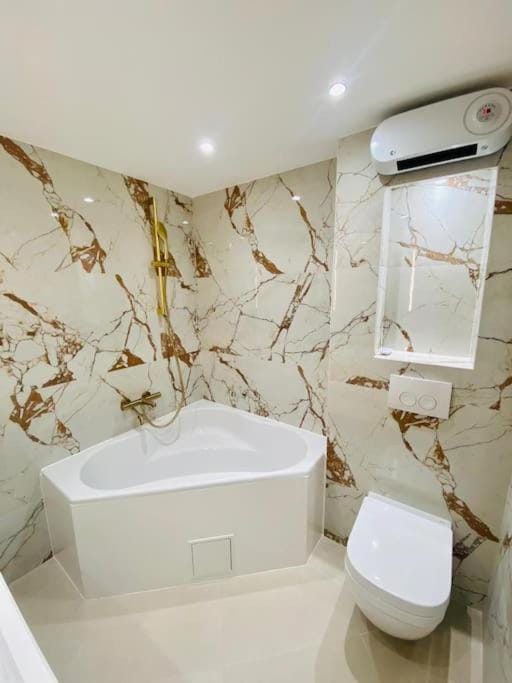 T3 duplex cosy & calme au port - Tram Apartment in Nice