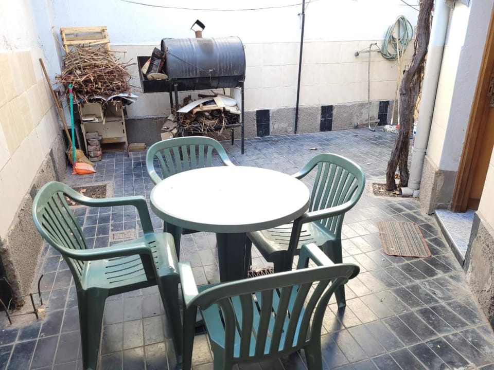 Patio, BBQ facilities
