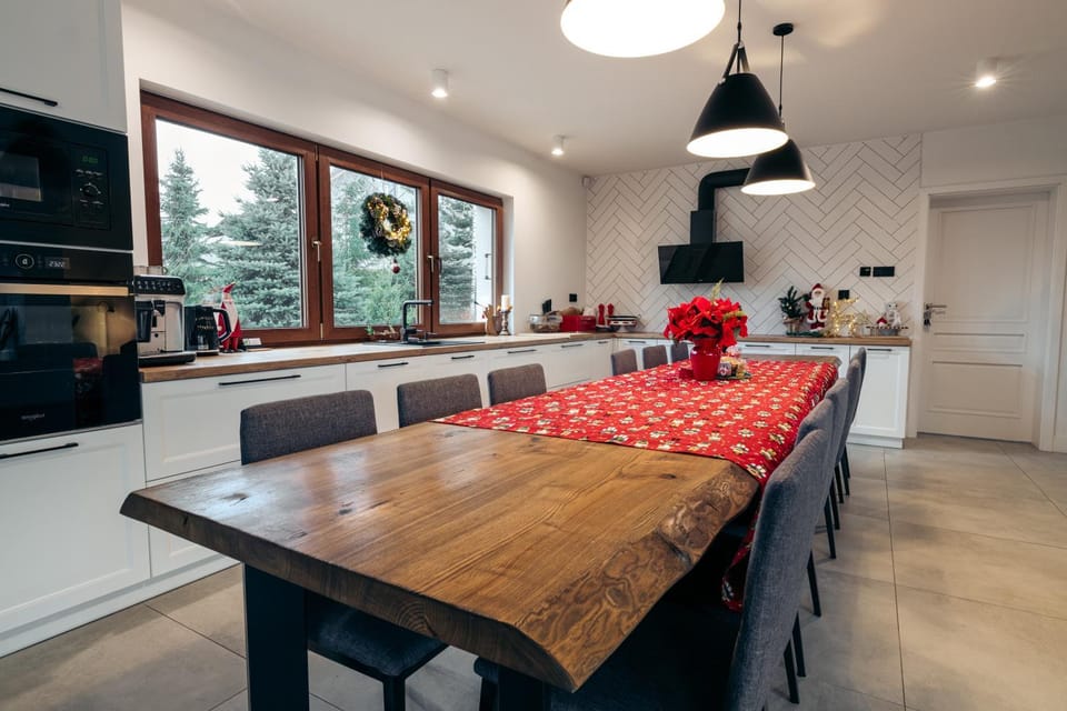 Kitchen or kitchenette, Dining area, stove