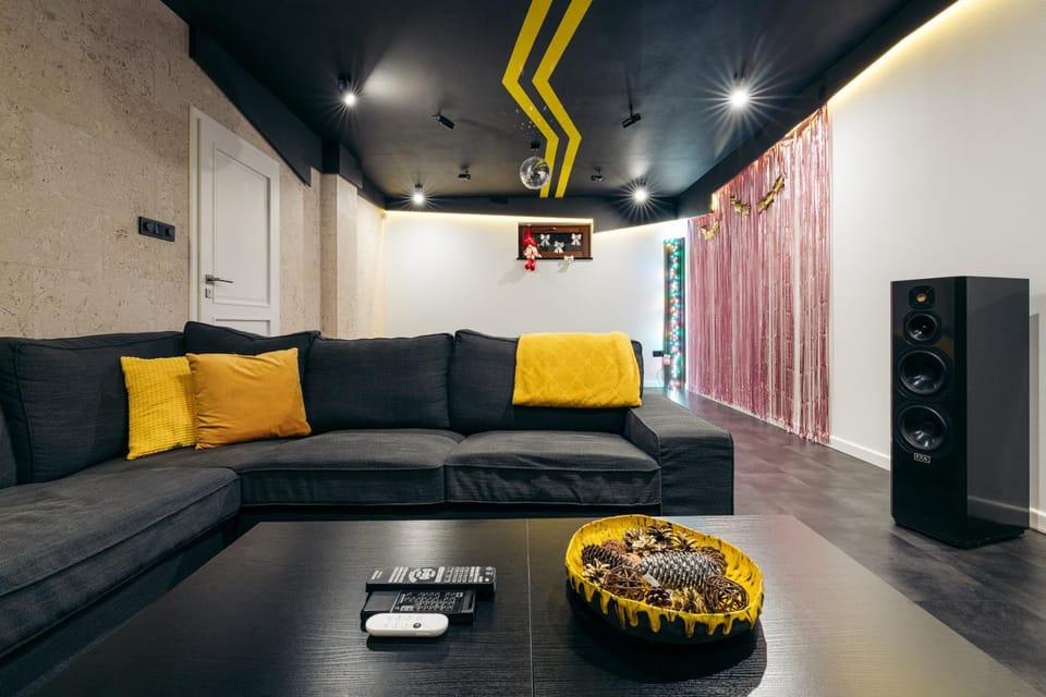 Communal lounge/ TV room, TV and multimedia, Living room, Seating area, Evening entertainment