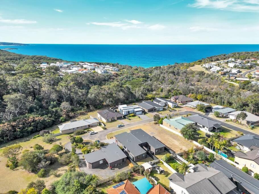 Neighbourhood, Bird's eye view