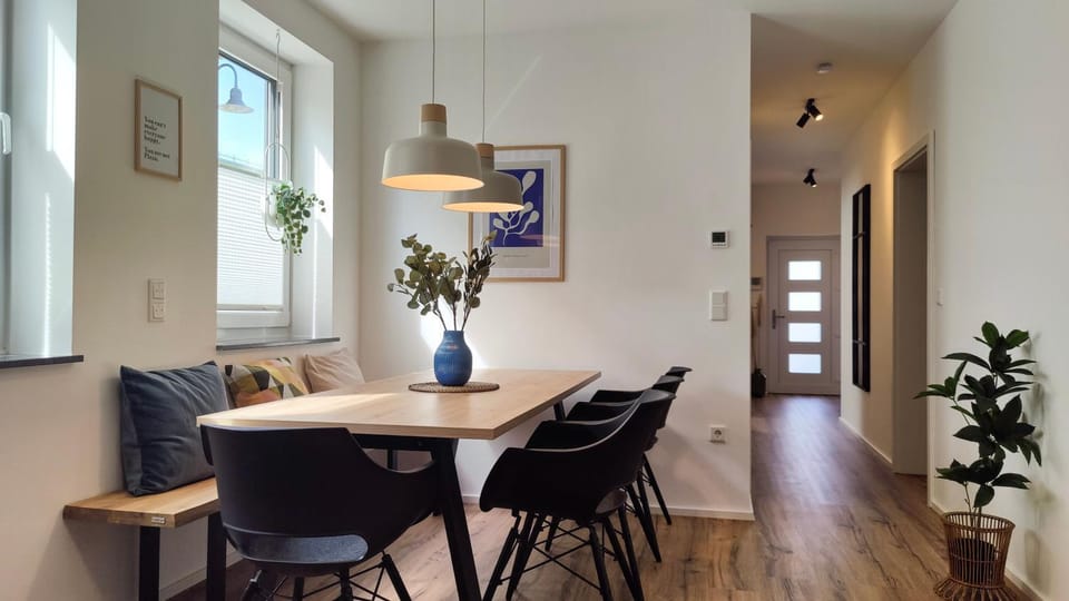 Seating area, Dining area