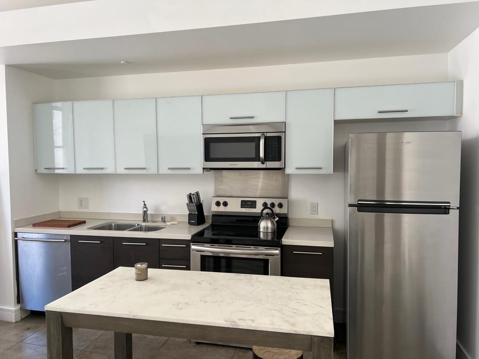 Kitchen or kitchenette, Dining area, dishwasher, minibar, pet friendly, stove