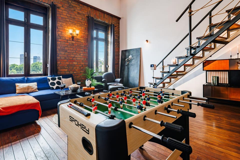Game Room, Living room, Photo of the whole room, Seating area, City view
