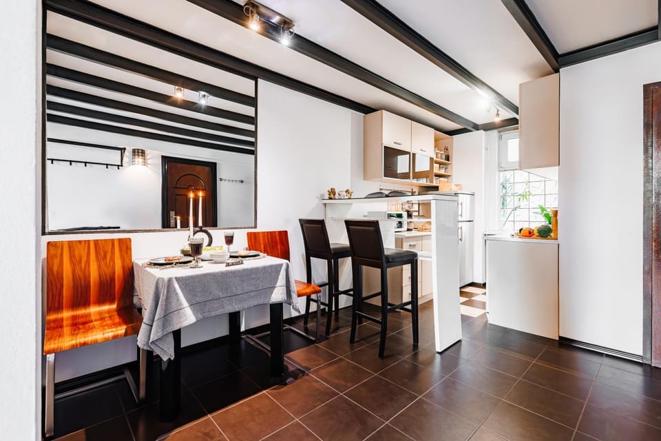 Kitchen or kitchenette, Seating area, Dining area