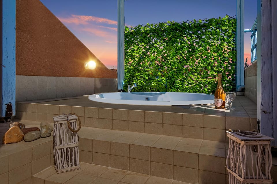Hot Tub, Pool view