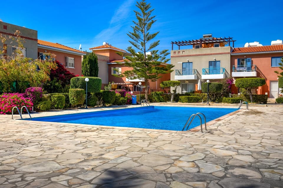 Shower, Toilet, Garden, Swimming pool