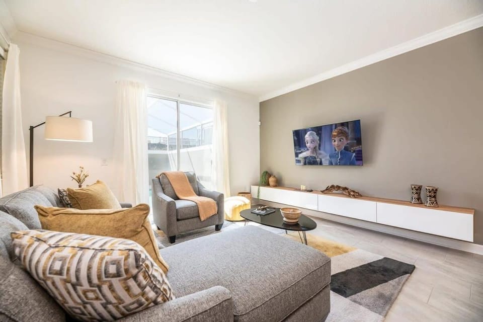 Modern Villa, Themed Beds, Private Pool House in Four Corners