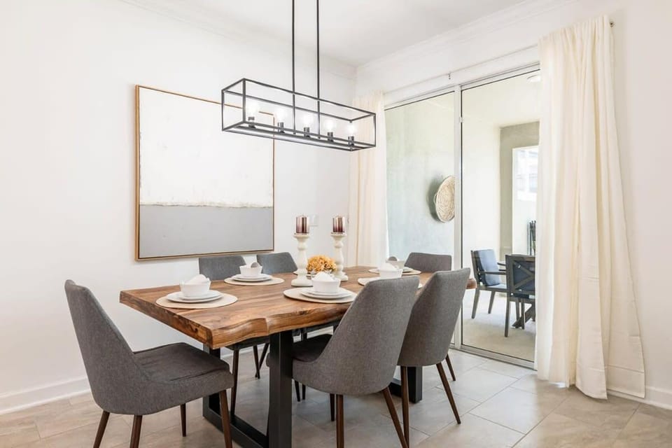 Modern Villa, Themed Beds, Private Pool House in Four Corners