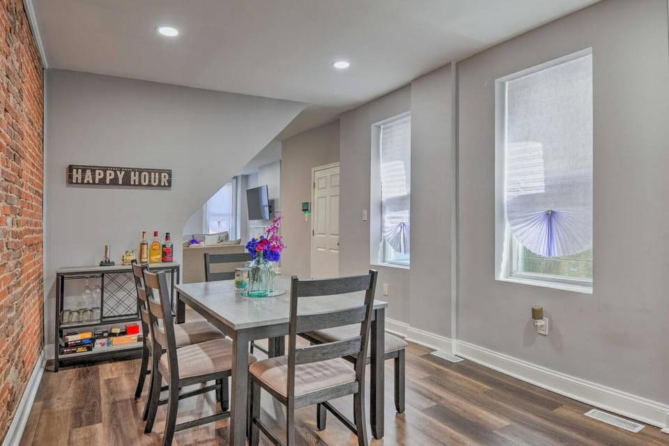 Baltimore Abode, Walk to Cross Street Market! House in Baltimore