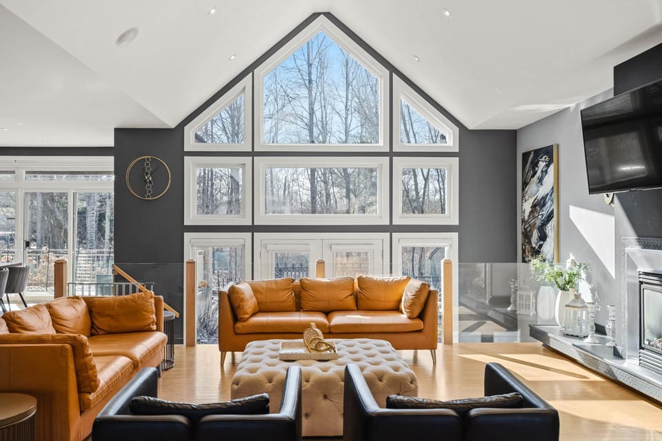 Communal lounge/ TV room, TV and multimedia, Living room, Seating area, Evening entertainment