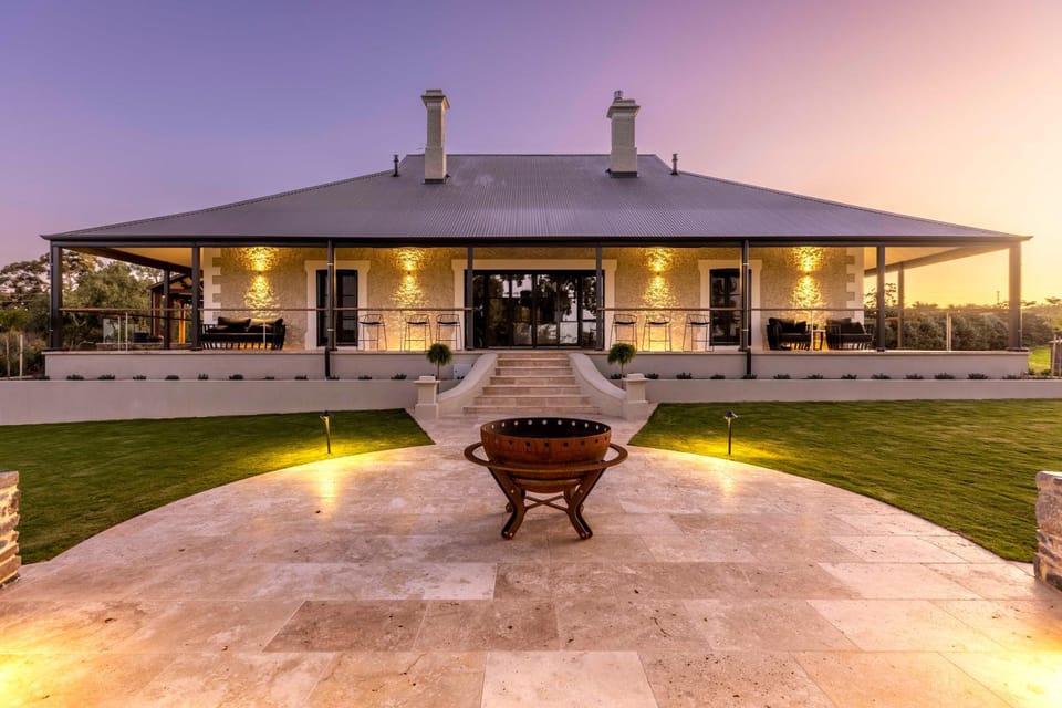 Property building, Patio, Garden view, flat iron