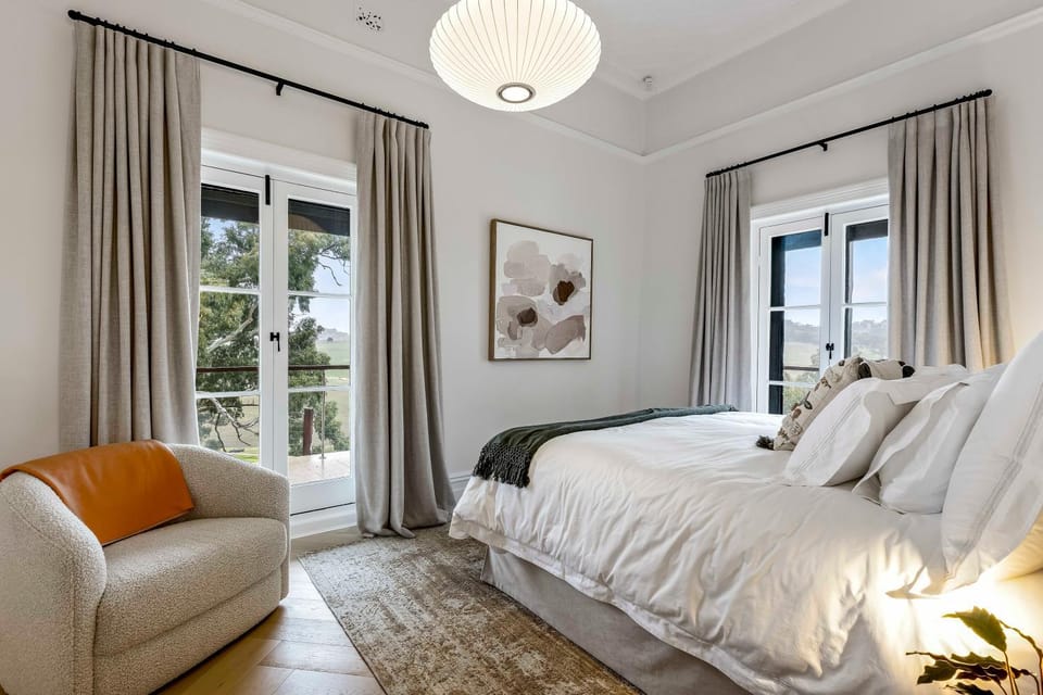 Bed, Seating area, Bedroom