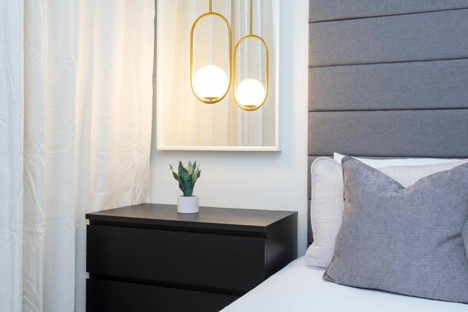 Chic Modern Marvel, Themed Beds, Private Pool House in Kissimmee