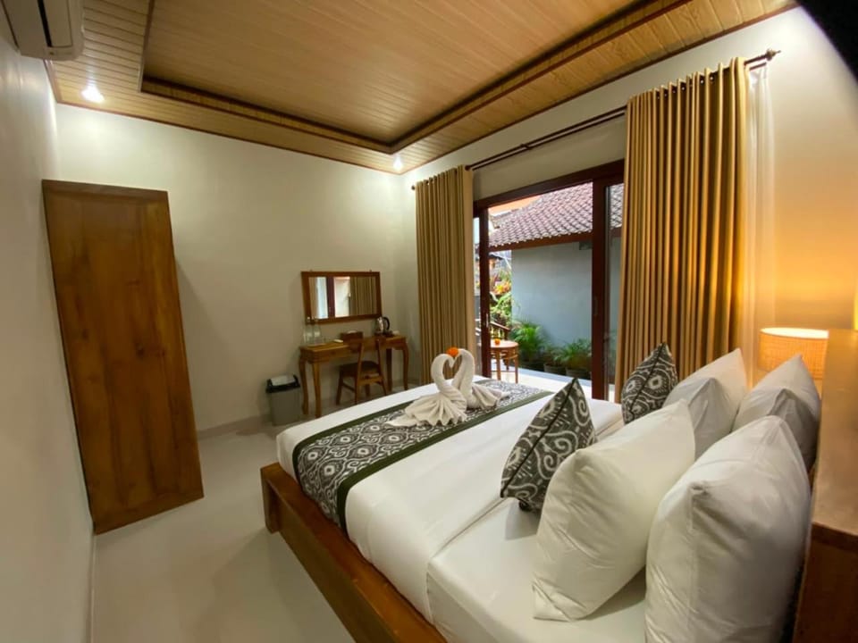 Bed, Living room, Photo of the whole room, Seating area, Bedroom, wardrobe