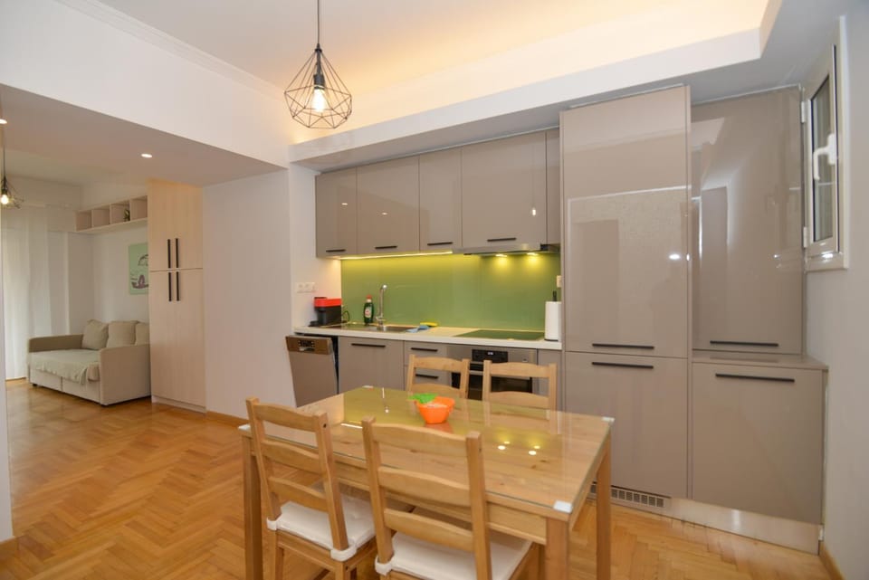 Kitchen or kitchenette, Dining area, minibar, pet friendly, stove