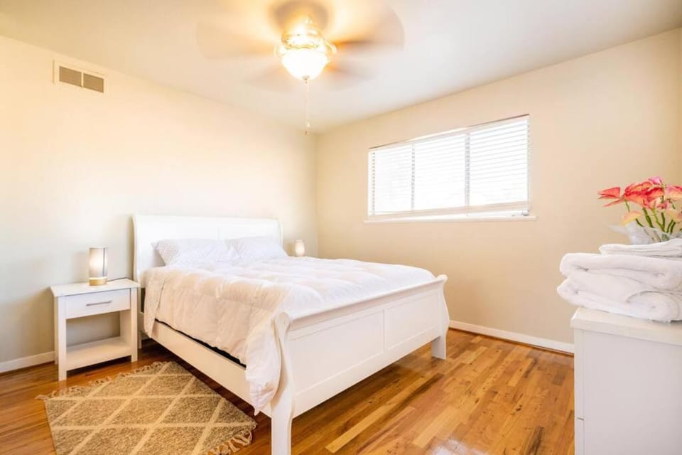 5 Beds, 2 Full Baths, w/Gazebo, w/Fenced Backyard House in Yuba City