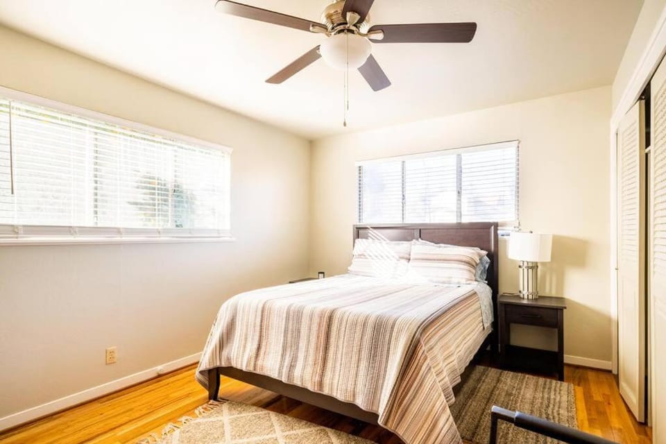 5 Beds, 2 Full Baths, w/Gazebo, w/Fenced Backyard House in Yuba City