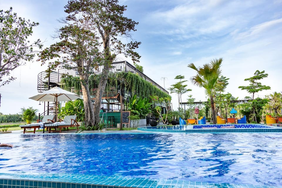 Restaurant/places to eat, Lounge or bar, Swimming pool