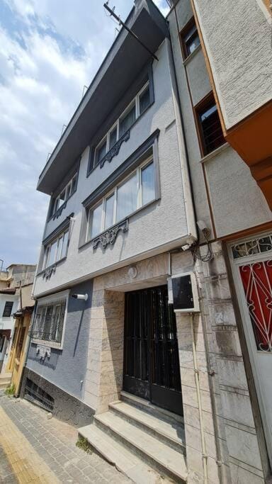 Cozy 1 bedroom near Green Mosque Apartment in Turkey