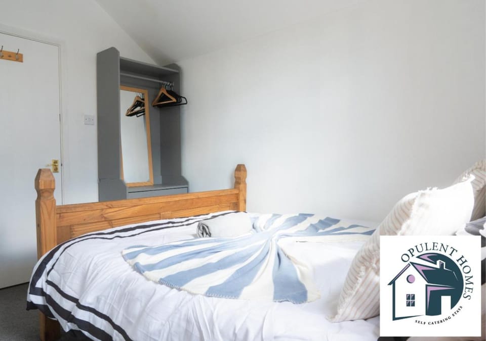 Bed, Photo of the whole room, Bedroom, towels, wardrobe