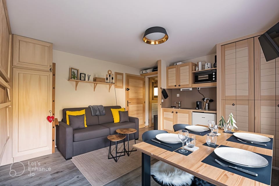 Kitchen or kitchenette, Living room, Dining area
