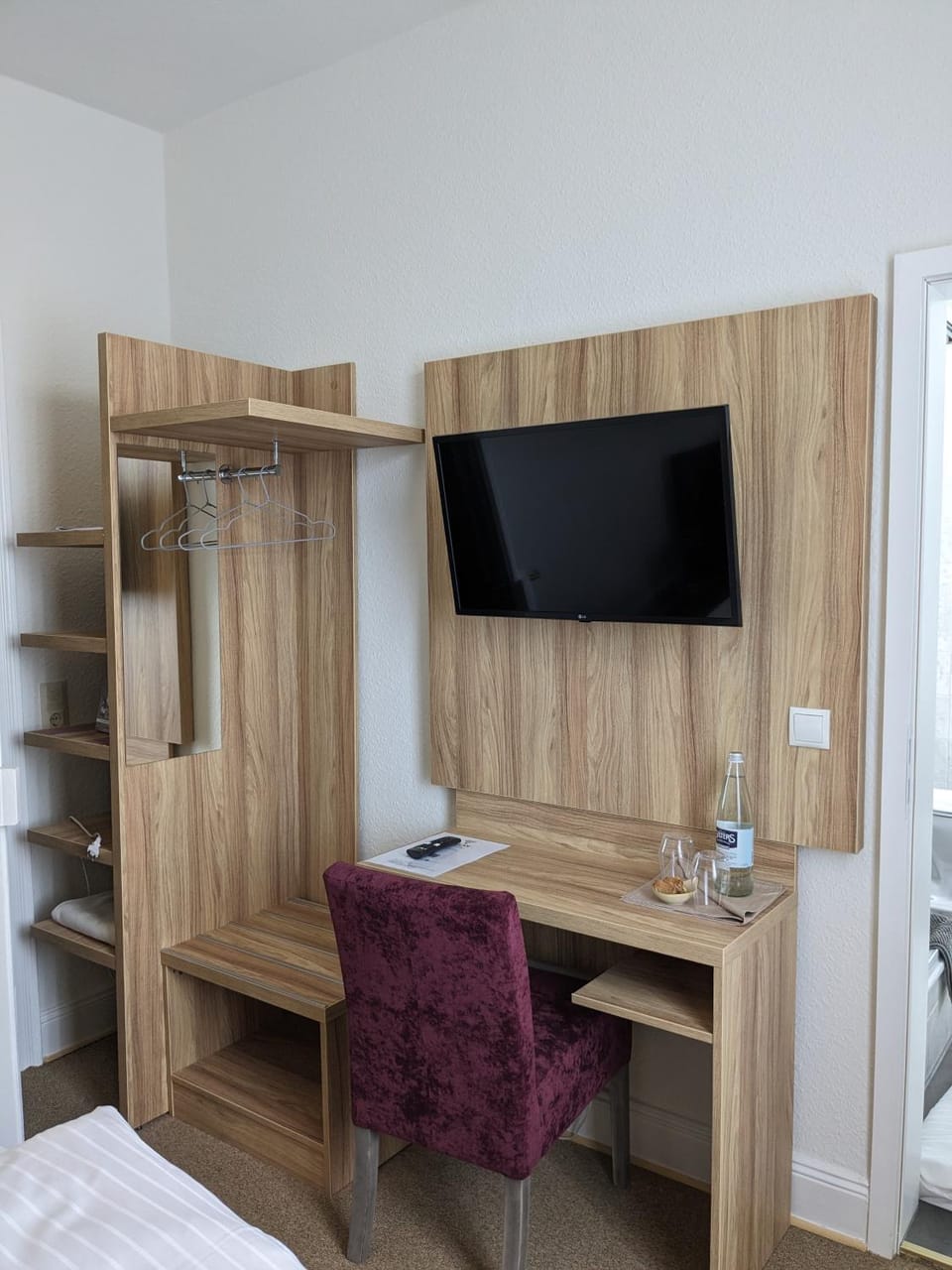 TV and multimedia, Photo of the whole room, wardrobe