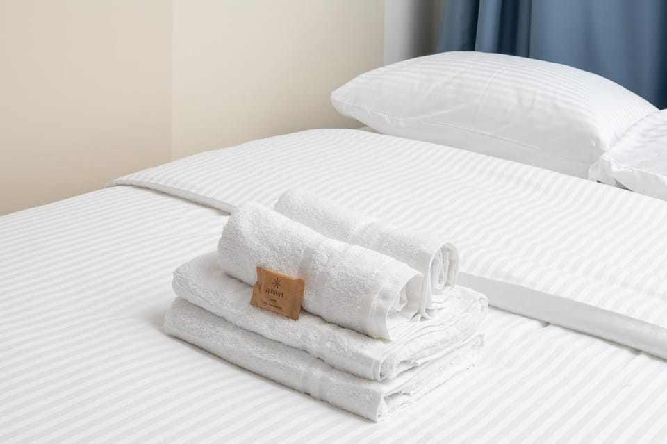 Bed, Photo of the whole room, Bedroom, towels