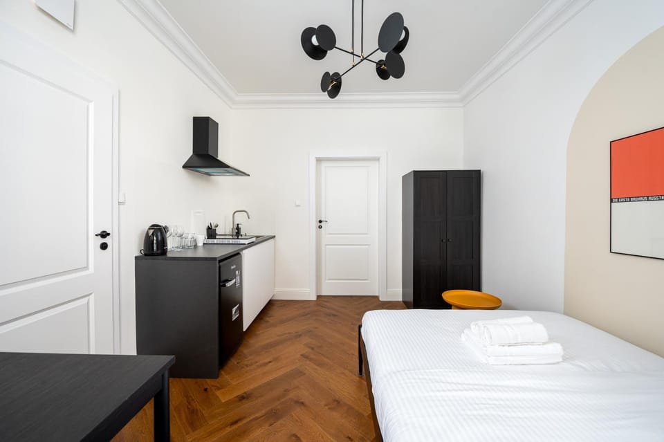 Bed, Kitchen or kitchenette, Photo of the whole room, Bedroom, hair dresser, wardrobe