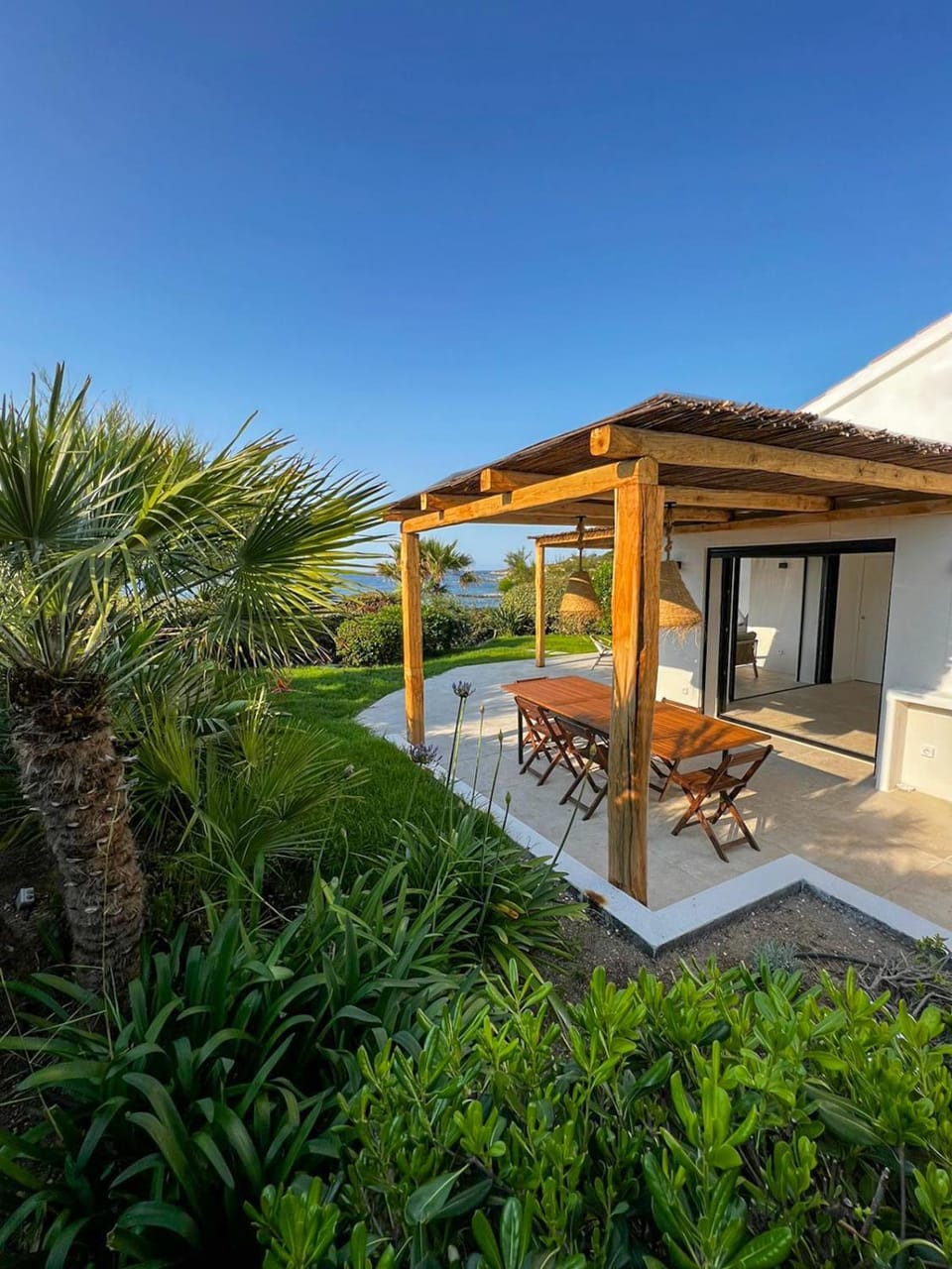 Property building, Day, Natural landscape, Garden, View (from property/room), Balcony/Terrace, Dining area, Garden view