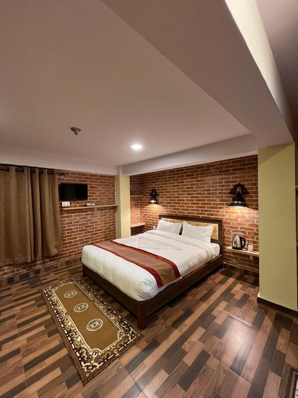 Photo of the whole room, Bedroom