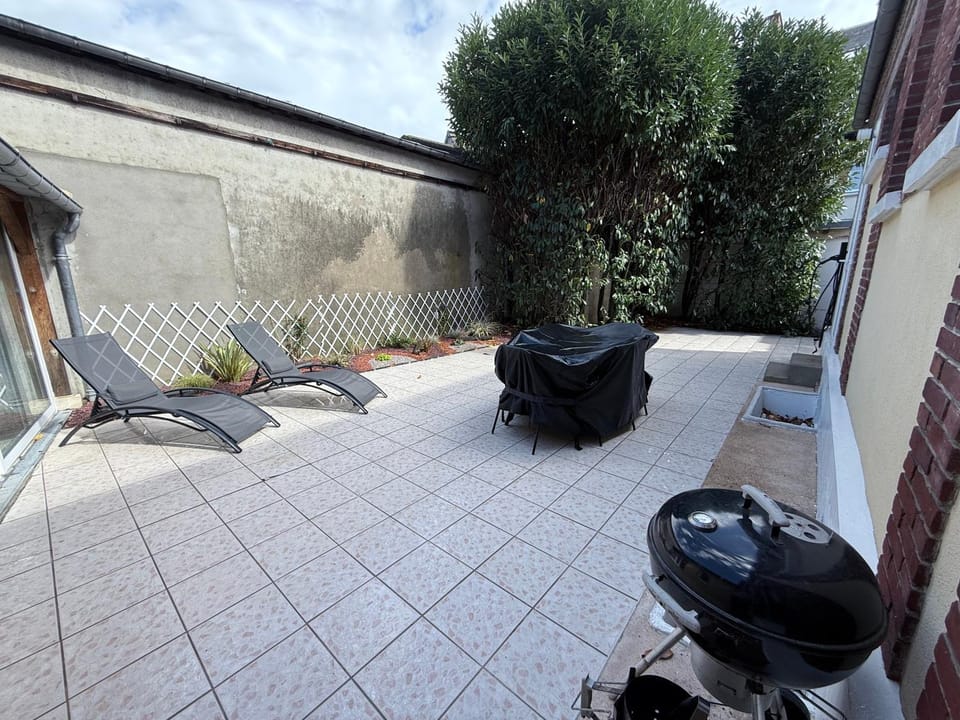 Patio, BBQ facilities, sunbed
