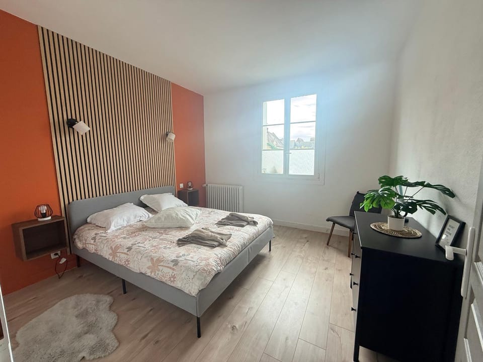 Bed, Photo of the whole room, Bedroom