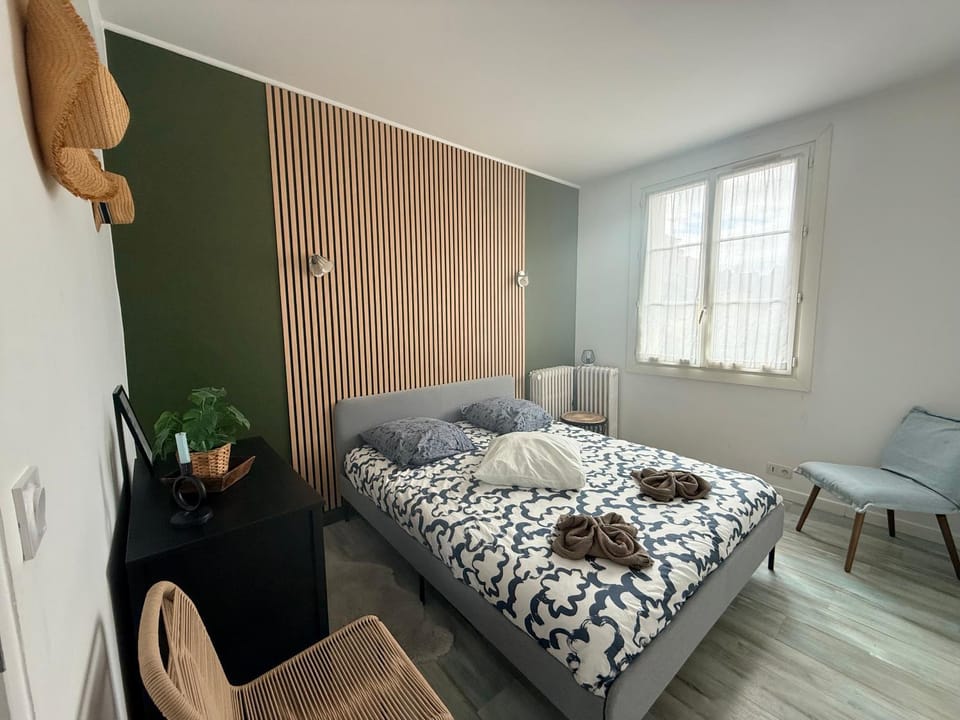 Bed, Photo of the whole room