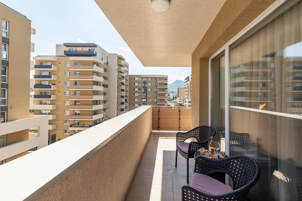 Property building, Day, Natural landscape, View (from property/room), Balcony/Terrace
