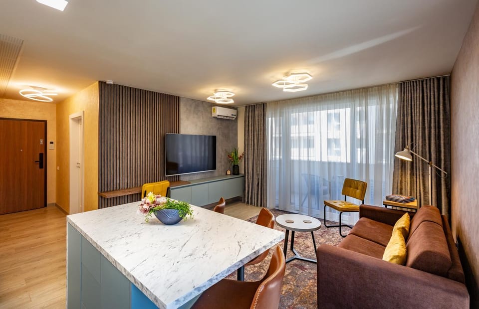 TV and multimedia, Balcony/Terrace, Kitchen or kitchenette, Living room, Business facilities, Seating area, Dining area, Evening entertainment, internet, air conditioner
