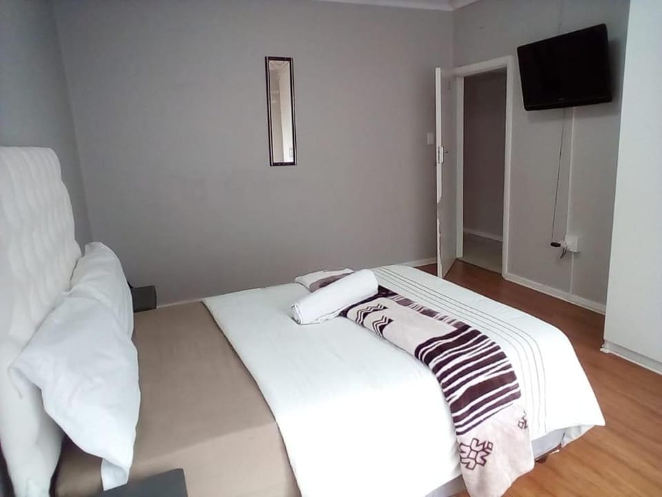 GALAXY BOSTON BELLVILLE Bed and Breakfast in Cape Town