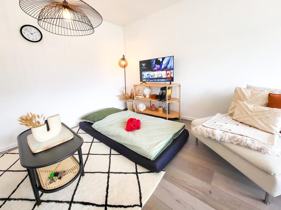 Bed, Living room