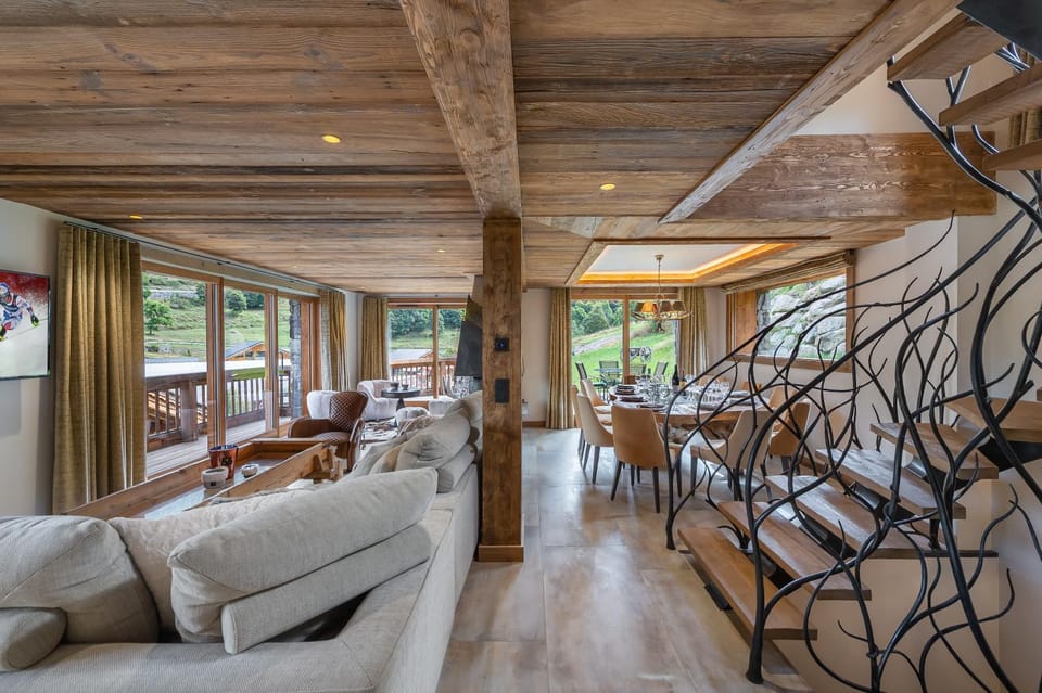 Le Cheval Blanc Luxe, skis aux pieds, jacuzzi, hammam, salle de cinéma Chalet in Les Allues
