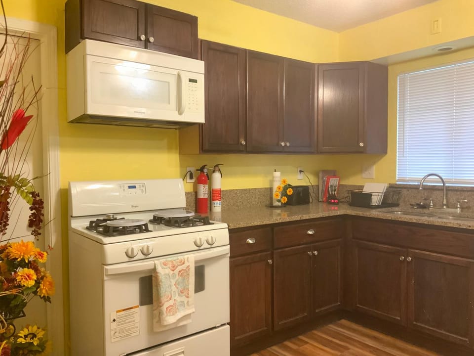 Kitchen or kitchenette, dishwasher, minibar, pet friendly, stove, toaster