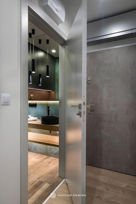 Bathroom, air conditioner